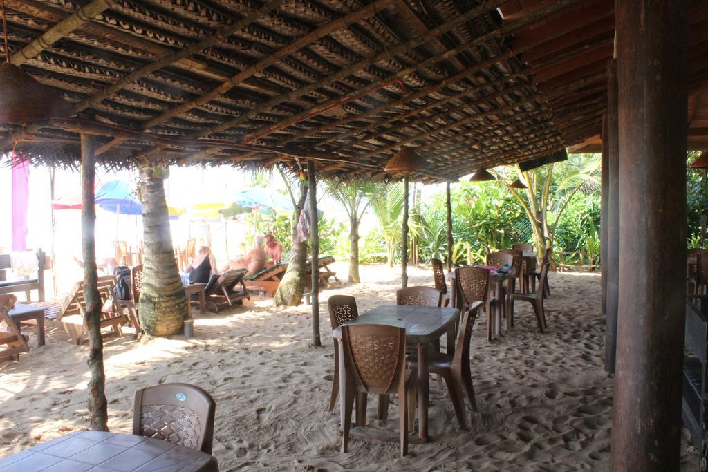 Warahena Beach Hotel 벤토타 외부 사진