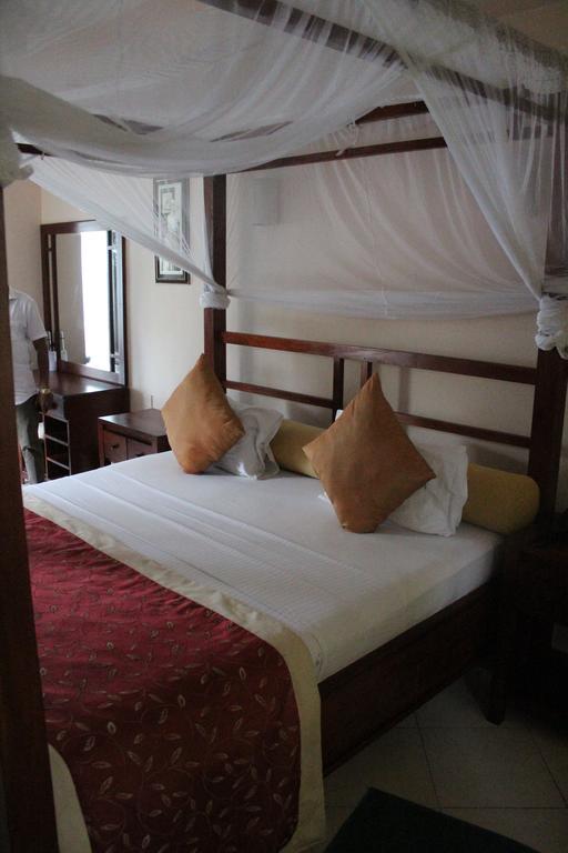 Warahena Beach Hotel 벤토타 외부 사진